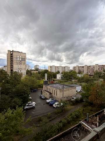 Зої Гайдай вул., 7