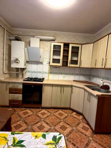 Металургів вул., 30