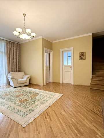 Кирила і Мефодія вул., 31