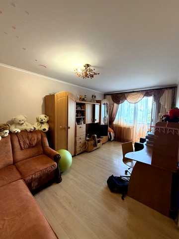 Миколи Леонтовича вул., 32