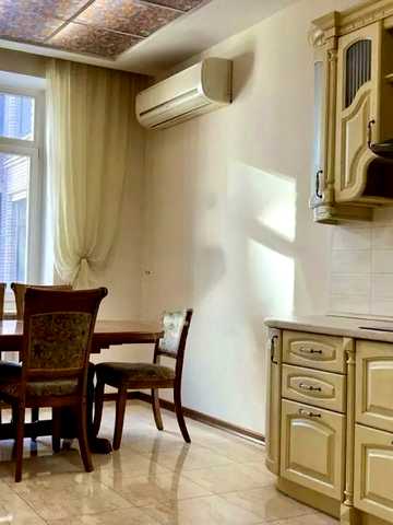 Круглоуніверситетська вул., 3-5