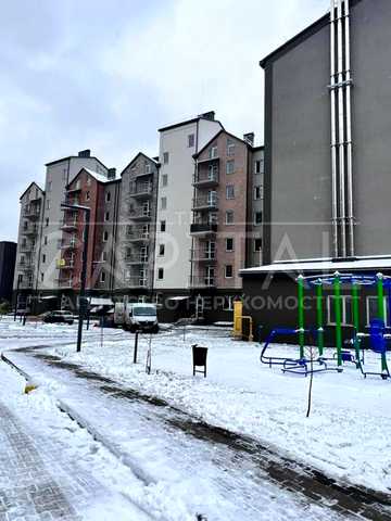 Героїв Крут вул., 4
