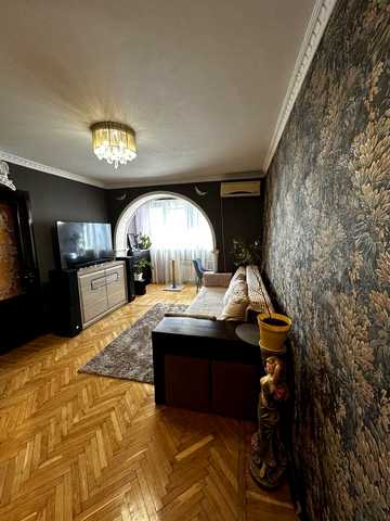 Краснова вул., 12