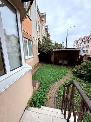 Богдана Хмельницького вул., 7