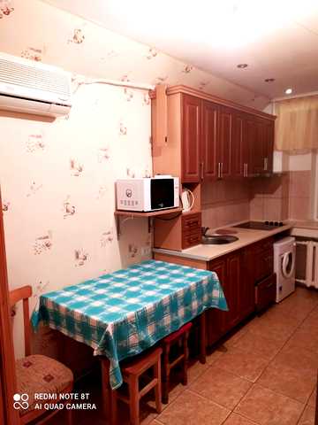 Дмитра Яворницького вул., 105