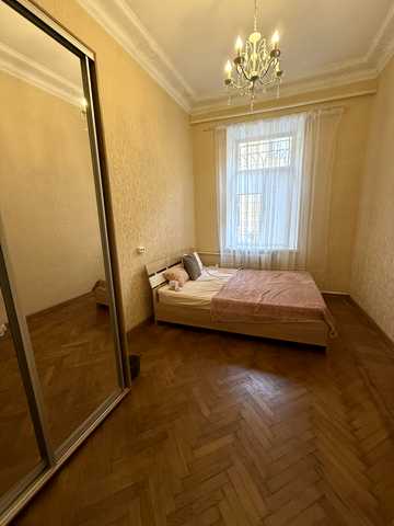 Пантелеймонівська вул., 8