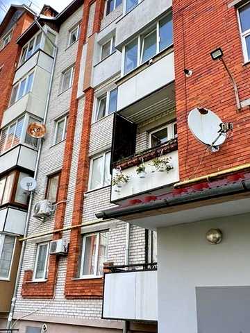 Євгена Коновальця вул., 17