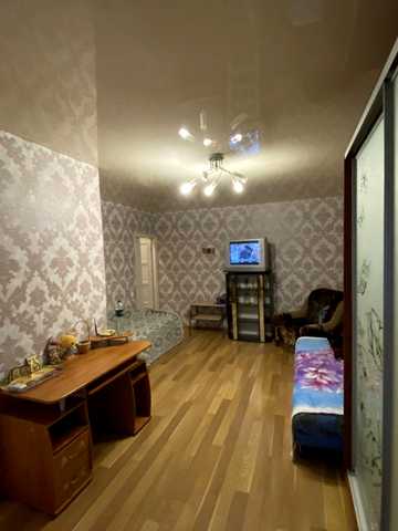 Космонавтів вул., 3