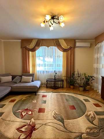 Степана Бандери вул., 10-В