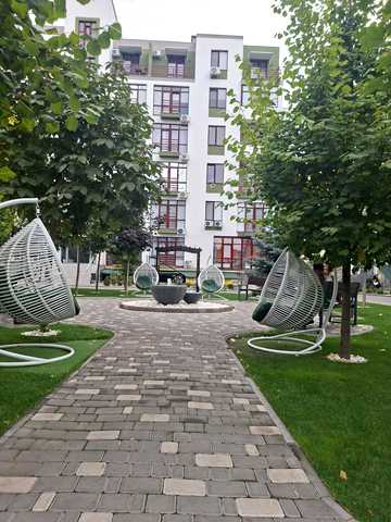 Владислава Бувалкіна вул., 60