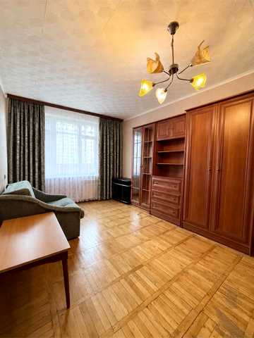 Лісовий просп., 8