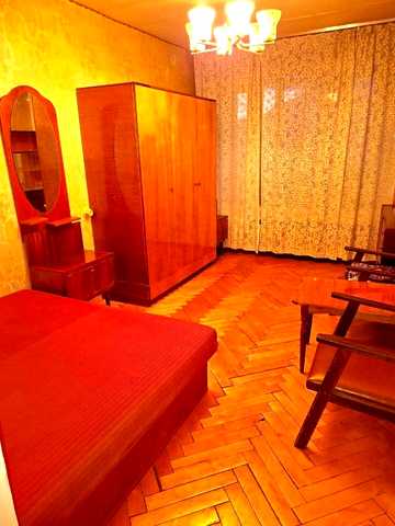 Дмитрівська вул., 2