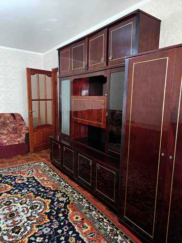 Ярослава Баїса вул. (Володимира Висоцького), 8
