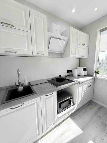 Велика Китаївська вул., 10