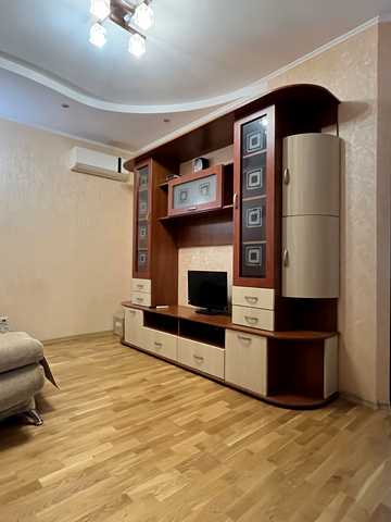 Печерська вул., 2