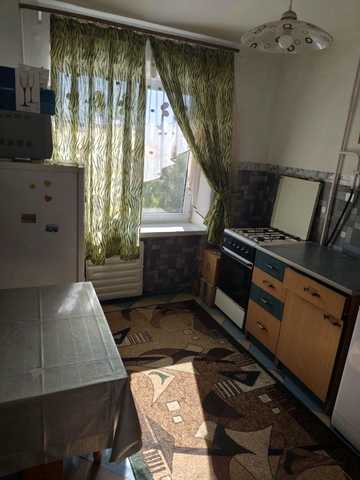 Перемоги вул., 12