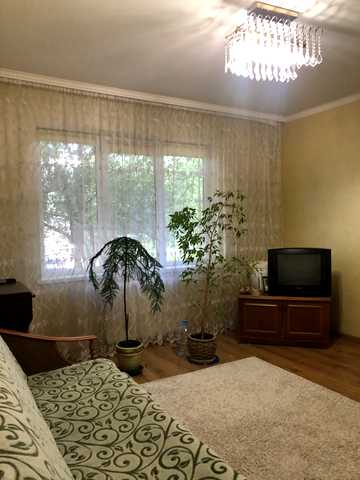 Митрополита Володимира вул. (Генерала Петрова), 38