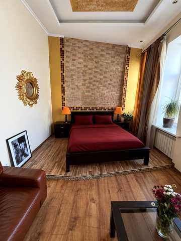 Рейтарська вул., 25