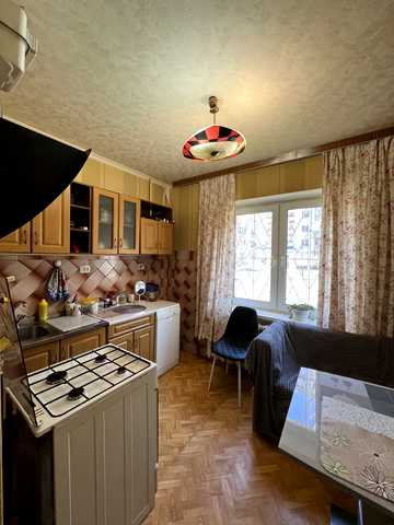 Приозерна вул., 8-Б