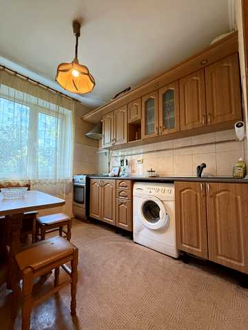 Захарівська вул., 7