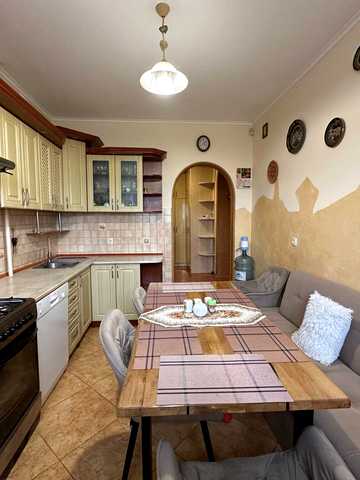 Степана Бандери вул., 10-В