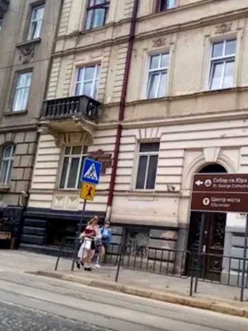 Івана Франка вул., 42