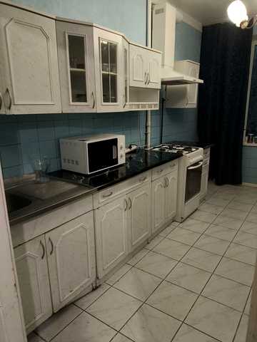 Новонаводницька вул. (Лаврська), 4б