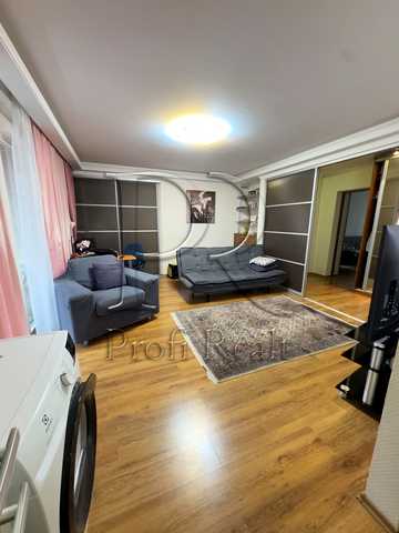 Набережна вул., 12