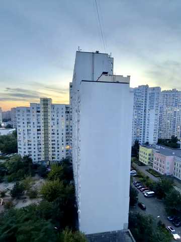 Драгоманова вул., 8