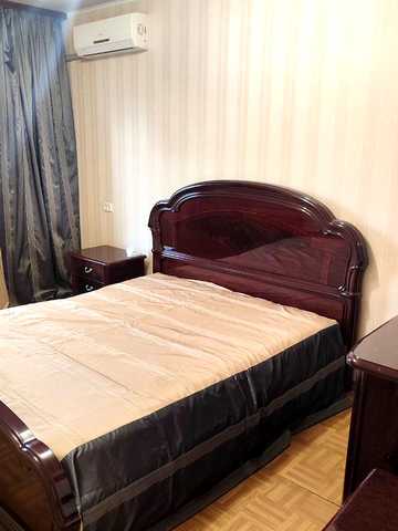 Бердянська вул., 1