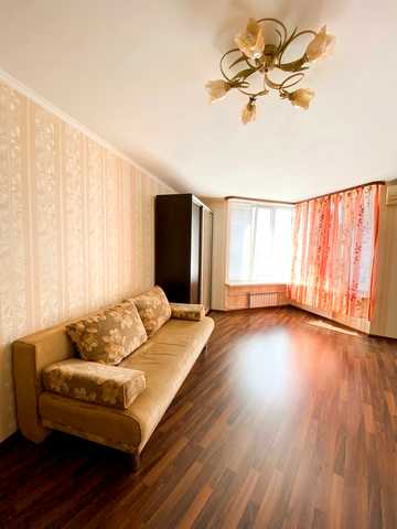 Срібнокільська вул., 20