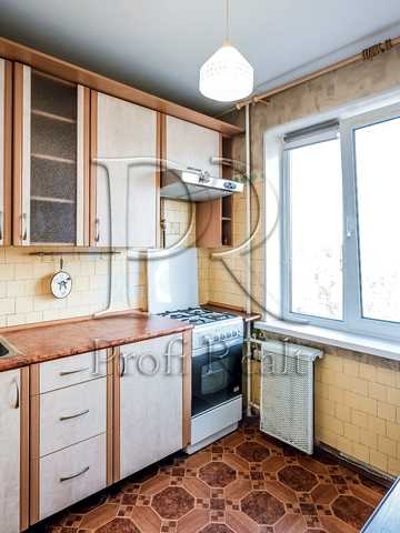 Мілютенка вул., 11