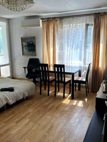 Лесі Українки бульв., 3