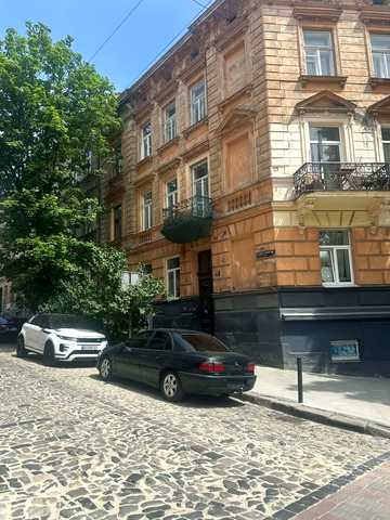 Кирила і Мефодія вул., 37
