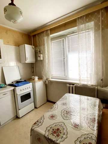 Лазурна вул., 28