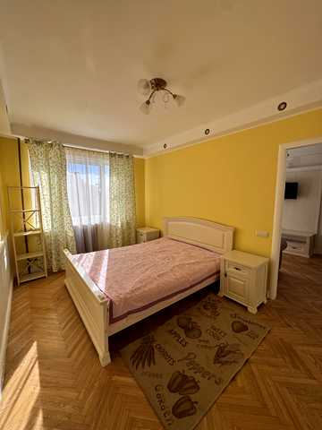 Кловський узвіз, 24