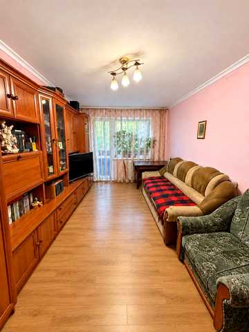 Космонавтів вул., 56