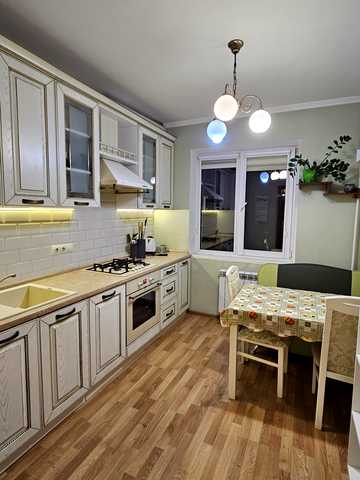 Миколи Закревського вул., 37