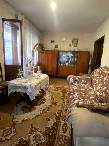 Академіка Корольова вул., 34