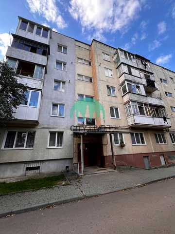 Олександра Довженка вул., 7-Б