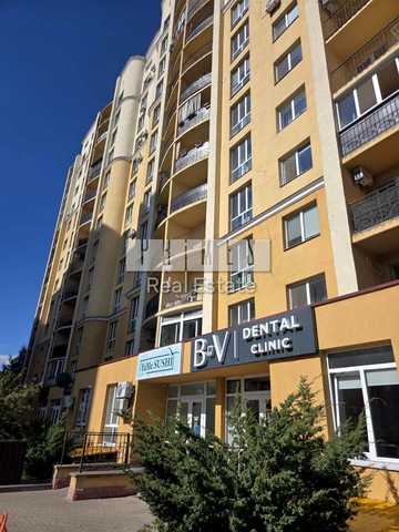Валерія Лобановського вул., 31