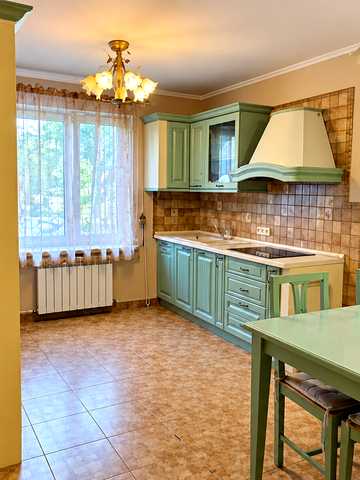Урлівська вул., 15