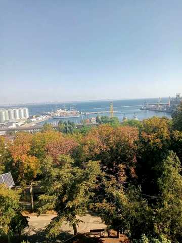 Торгова вул., 1