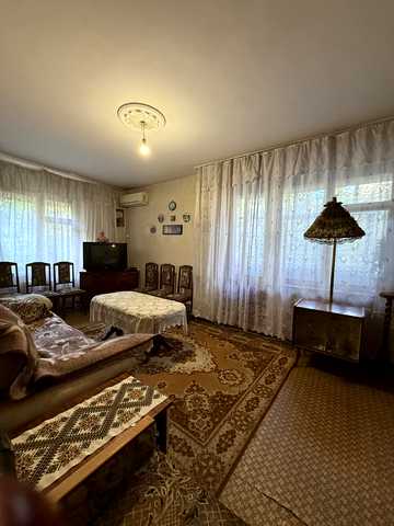 Академіка Корольова вул., 34