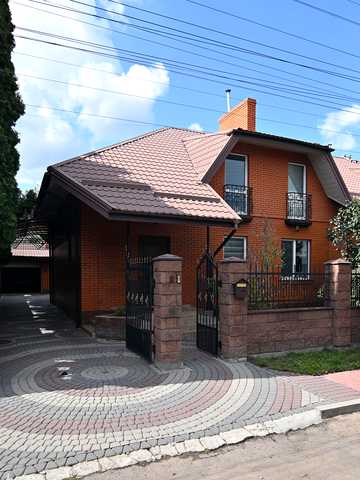 Центральної Ради вул. (Карбишева), 9