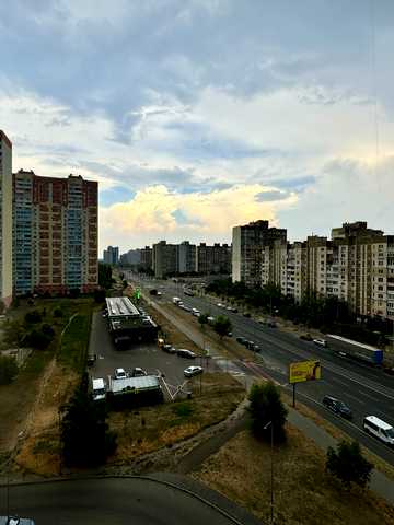 Милославська вул., 4