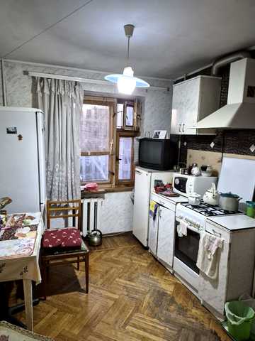 Олександра Поля вул., 44