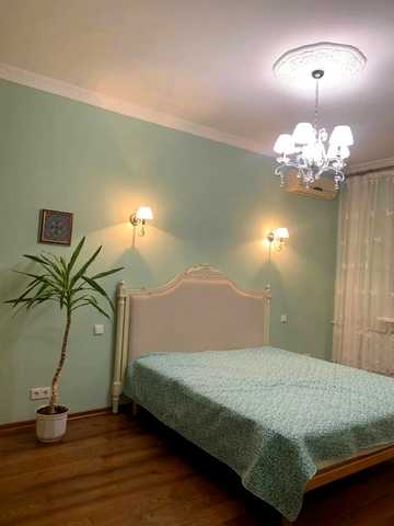 Івана Світличного вул. (Петровського), 2