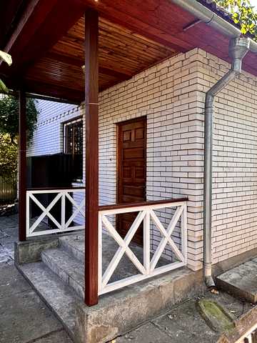 Центральна вул., 32