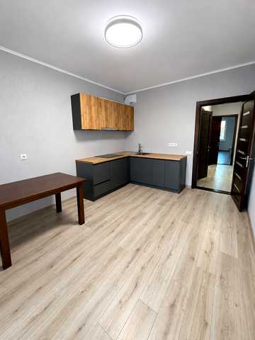 Сім'ї Кульженків вул. (Петра Дегтяренка), 21